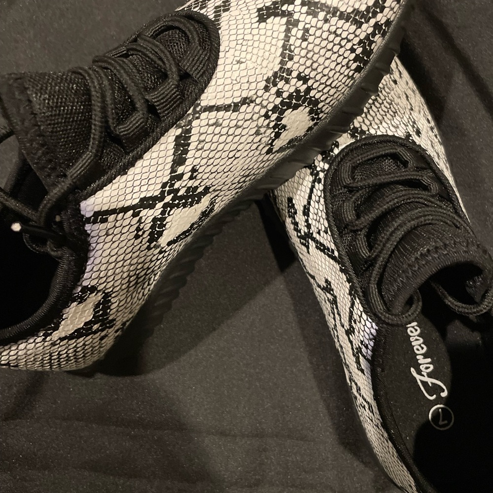 Black and white size 7 sneakers. Made by Forever